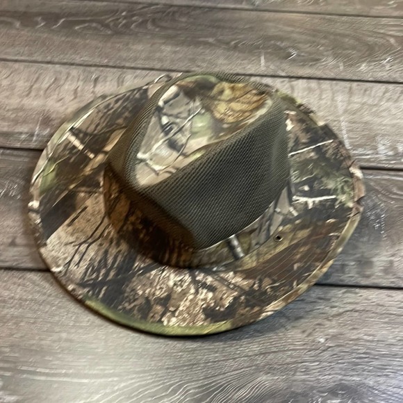 Signatures Other - Signatures Camo and mesh Hat Men’s Size S/M